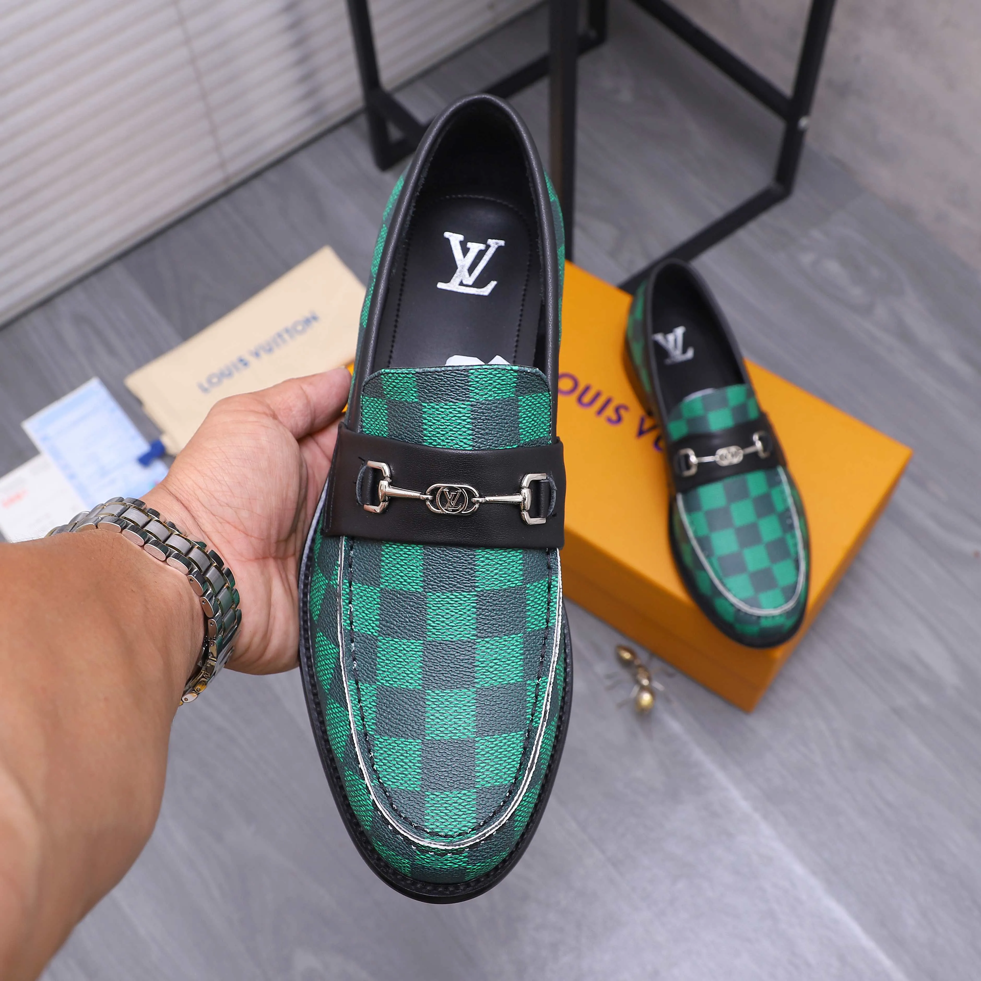 Men's shoes 💰660 Product trademark: LV [Louis Vuitton] business casual slip-on leather shoes, regular size. Size: 39-44 (38.45 custom-made, non-returnable) Product materials: Selected classic plaid upper, cowhide lining, original outsole